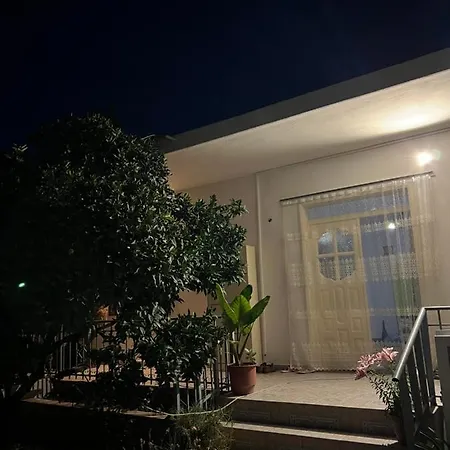 Casa de hóspedes For Rent Habipi Vlorë